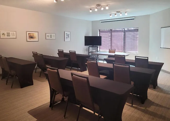 Country Inn & Suites By Radisson, Airport - Fox River Mall Area