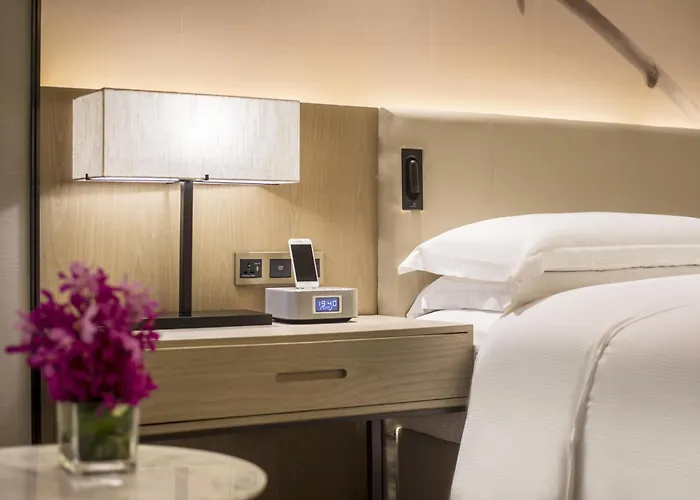 Doubletree By Hilton Shenzhen Longhua: Central Location Near Metro & Attractions
