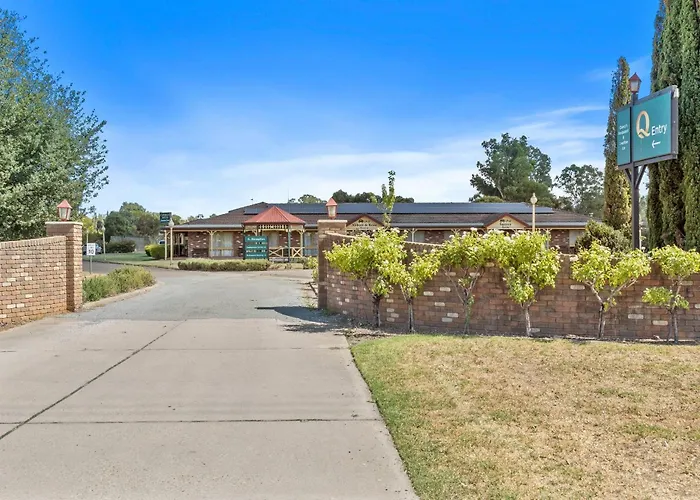 Quality Inn Carriage House