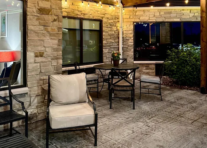 Country Inn & Suites By Radisson, Appleton Airport - Fox River Mall Area