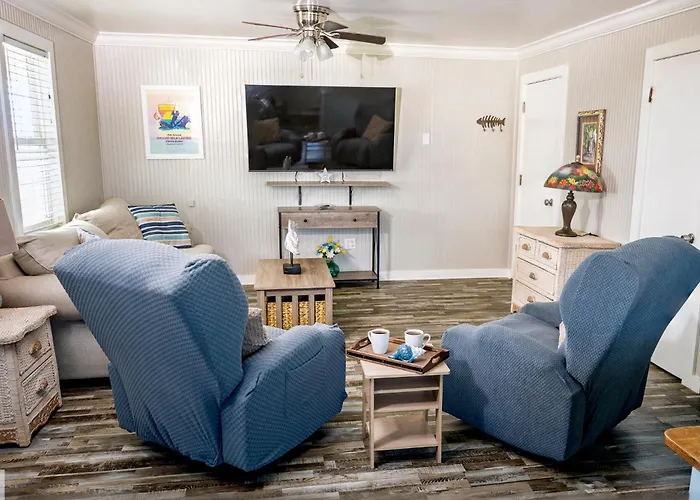 Blue Dolphin Inn And Cottages Grand Isle