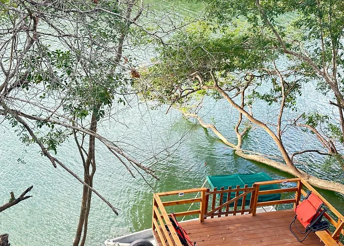 The Howler Jungle House And Cabanas Burrell Boom