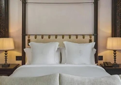 Four Seasons &Residences