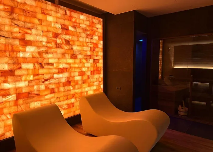 Hotel White