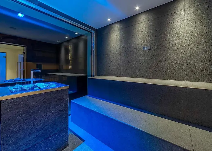 Hotel Shandranj