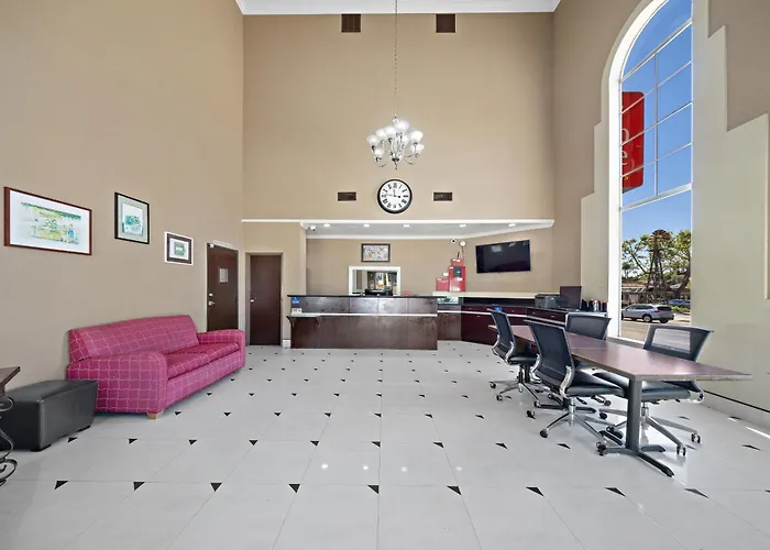 Econo Lodge Inn & Suites Fallbrook Downtown