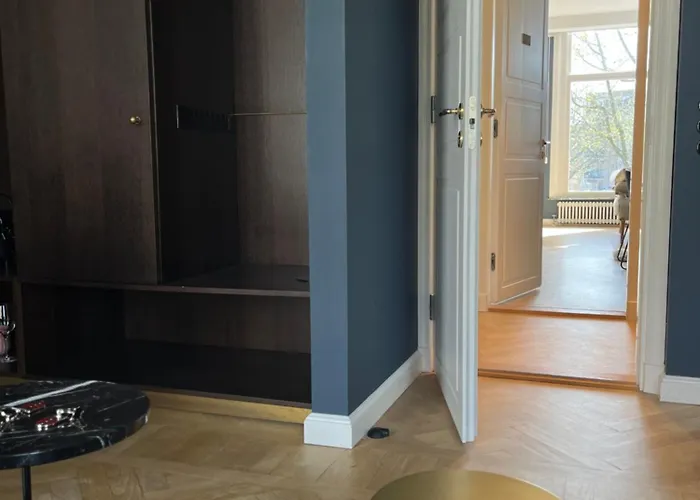 Spinoza Suites
