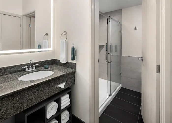 Doubletree By Hilton Racine Harbourwalk Hotel