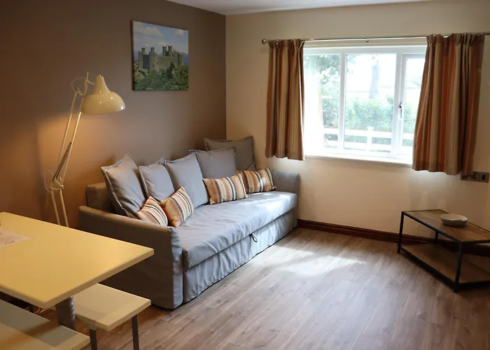 Lion Hotel & Studio Apartments