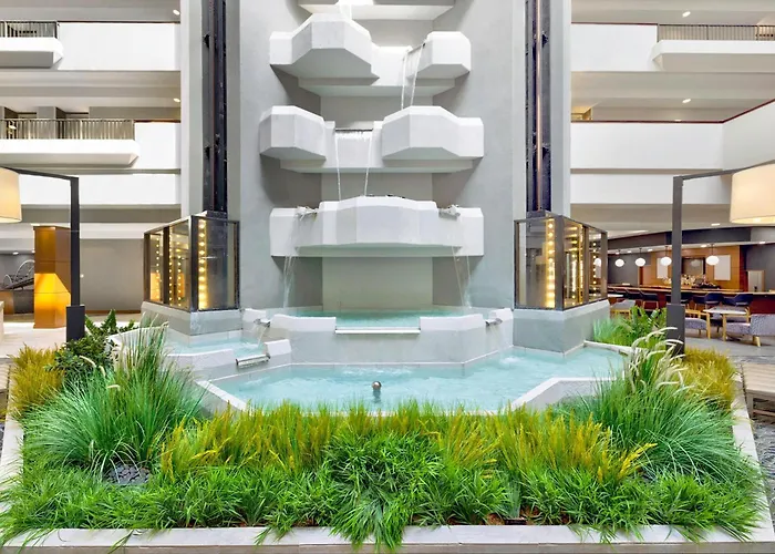 Doubletree By Hilton Davenport Hotel