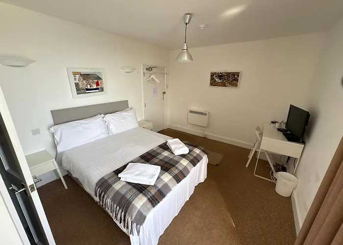 Cadgwith Cove Inn