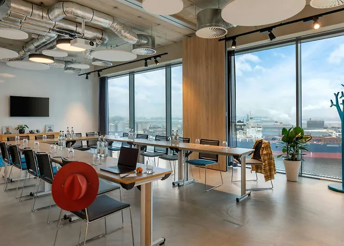 Moxy Amsterdam Houthavens
