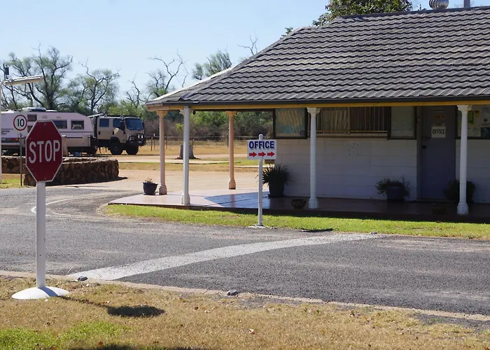 Narromine Rockwall Cabins And Caravan Park
