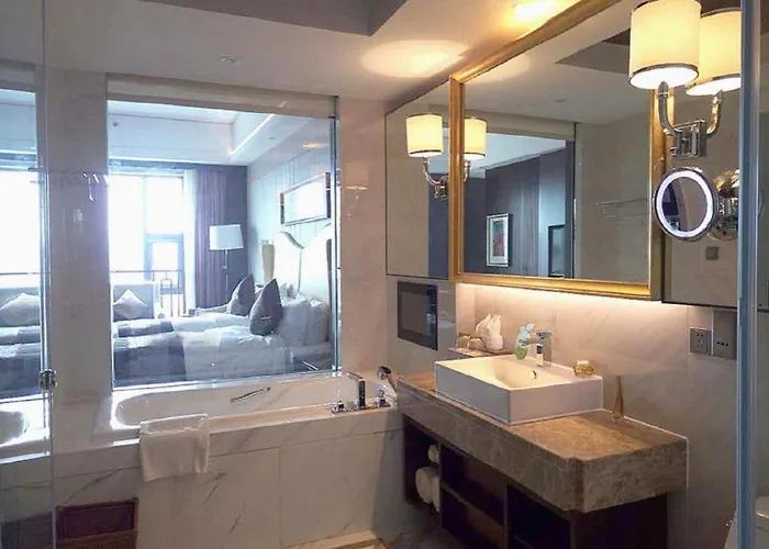Bairun Zhenjiang International Hotel