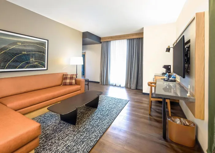 The Key Hotel Dubuque, Tapestry Collection By Hilton