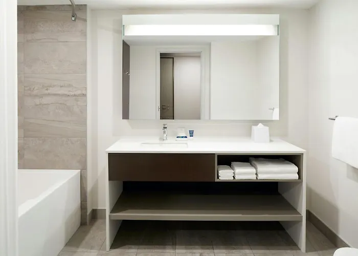 Four Points By Sheraton Convention Centre