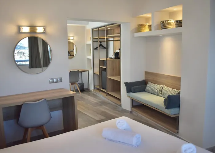 Xenophon Hotel