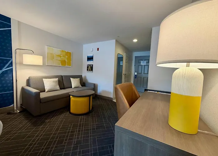 Comfort Inn & Suites Sturbridge-Brimfield