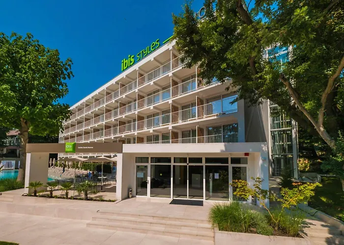 Ibis Styles Golden Sands Roomer
