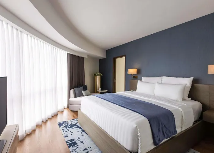 Novotel Suites Manila At Acqua