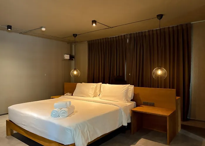 Centric Place Hotel