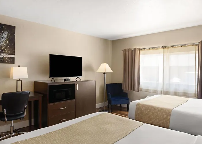 Travelodge By Wyndham Everett City Center