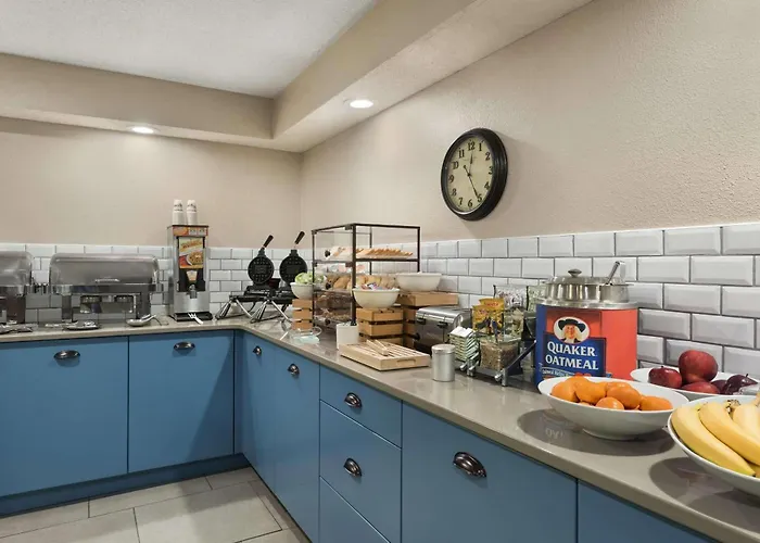 Country Inn & Suites By Radisson, - Des Moines