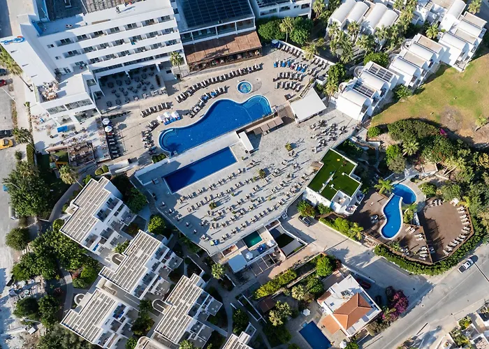 Theo Sunset Bay Hotel