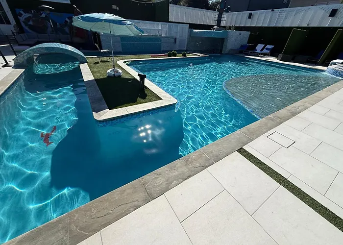 Blue Crawfish Boutique Hotel & Pool Bar