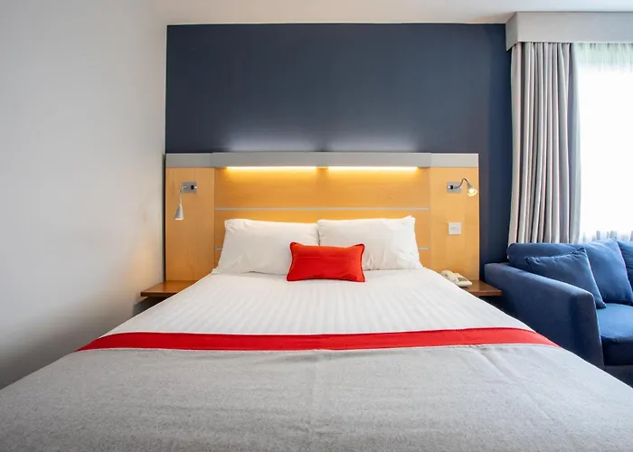 Holiday Inn Express Dunfermline By Ihg