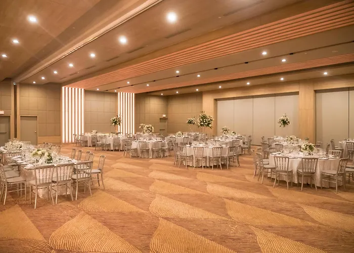 Crowne Plaza By Ihg