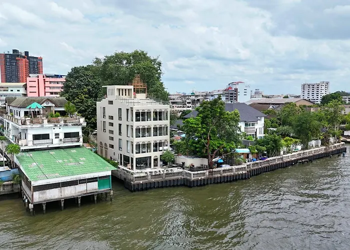 Amdaeng Bangkok Riverside Hotel