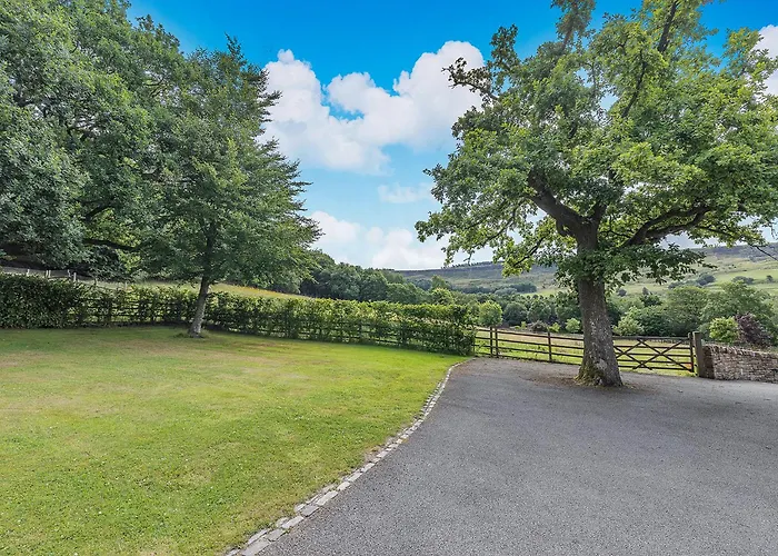 Charlesworth Lodges