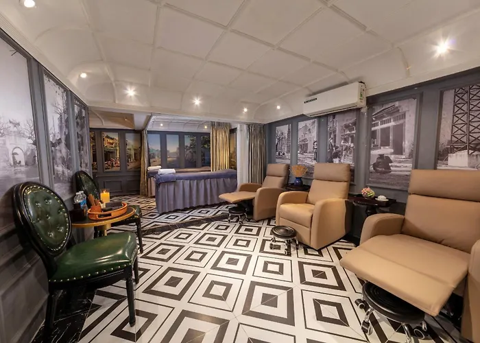 Madelise Palace Hotel & Travel
