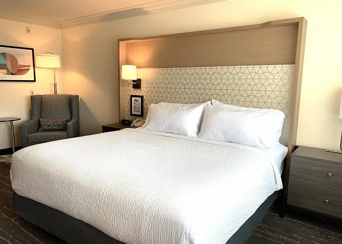 Holiday Inn Victoria - Elk Lake By Ihg