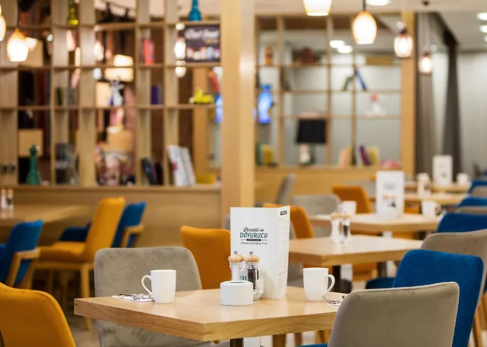 Holiday Inn - Lara By Ihg