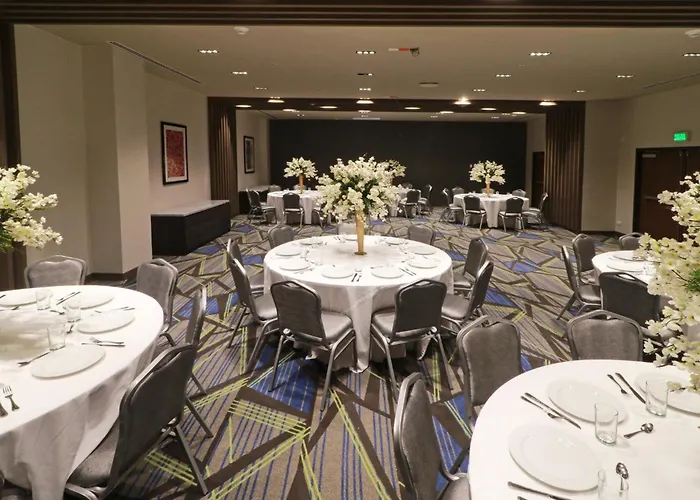 Holiday Inn Express - - Fundidora By Ihg