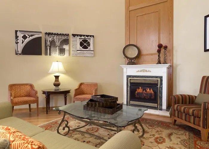Country Inn & Suites By Radisson, Nevada, Mo