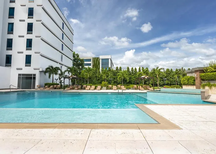 Crowne Plaza Airport By Ihg