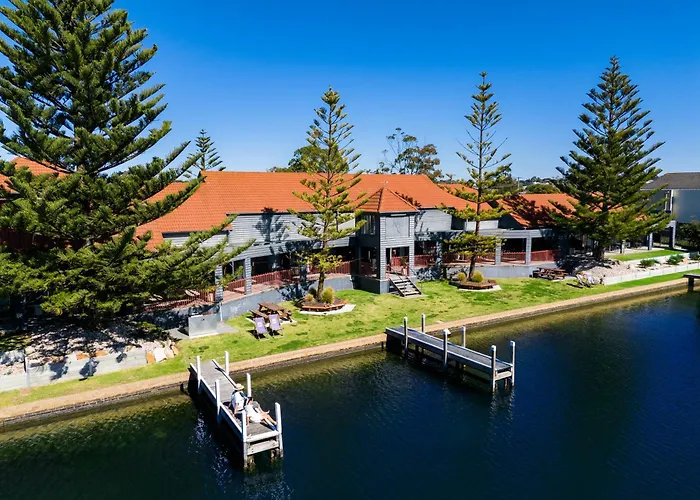 Mariners Cove Waterfront Motel And Apartments