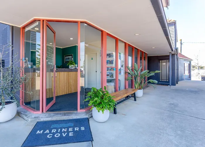 Mariners Cove Waterfront Motel And Apartments