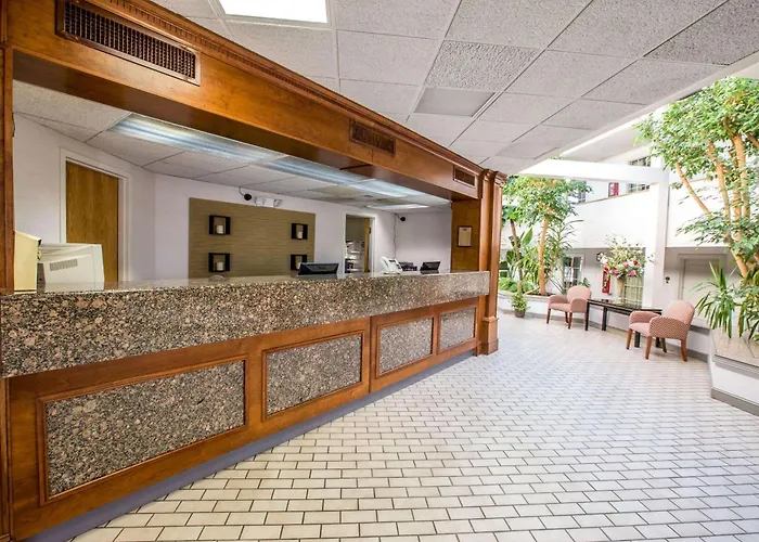 Greeneville Inn And Suites