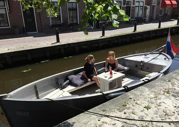 b&b het Herenhuys aan de historische gracht van Kollum