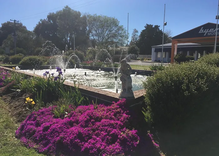 Byer Fountain Motor Inn