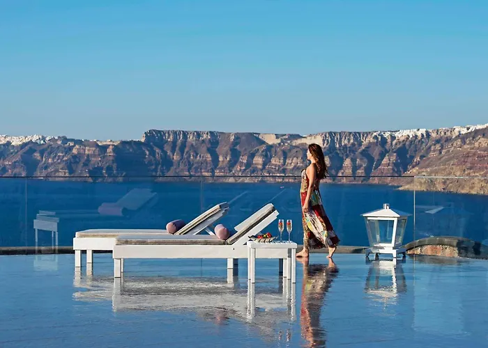 Acroterra Rosa Luxury Suites & Spa
