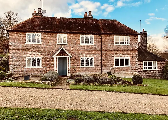 The Dorset Arms Pub & Cottage Rooms