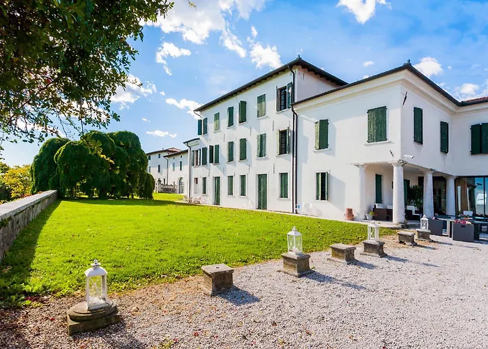 Hotel Villa Policreti