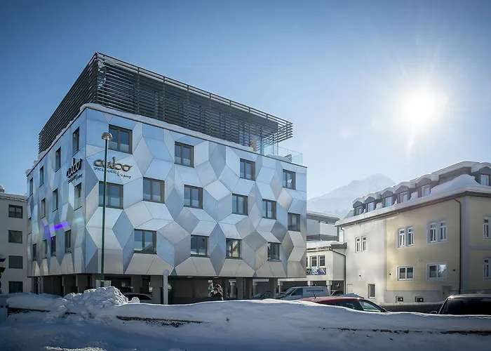 Cubo Sport & Art Hotel