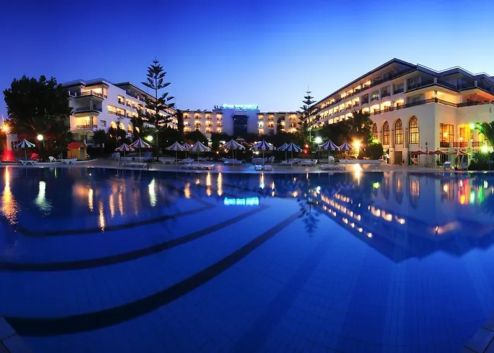 Riviera Hotel - Family Only