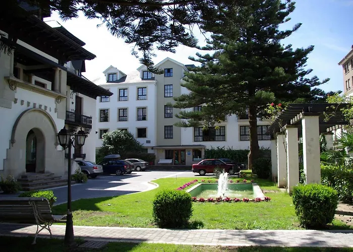 Hotel y Apartamentos Arias